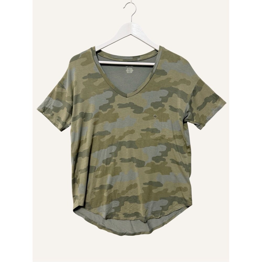 American Eagle Soft & Sexy Camo Print V-neck Tee Size XS NWT Green Lightweight